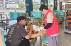 金华平安产险全面开展防范非法金融活动宣传月主题活动