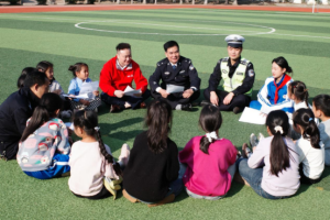 平安产险在山西常乐西侯村开展支教行动