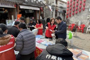 平安产险兰溪支公司：以温情服务助老年人跨越“数字鸿沟”，用金融担当提升消费品质